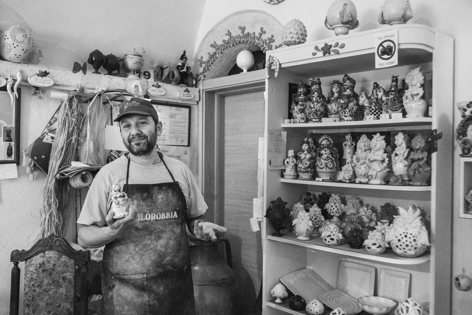 Grottaglie, 2018 - Leonardo Caramia, maestro ceramista e titolare di CARPE DIEM Ceramiche